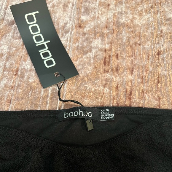 BLACK OFF SHOULDER CURVED NECKLINE MIDI DRESS. Size 12. Boohoo brand - Picture 2 of 4